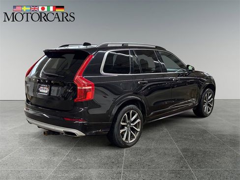 Used 2017 Volvo XC90 T6 Momentum w/ Vision Package image 3