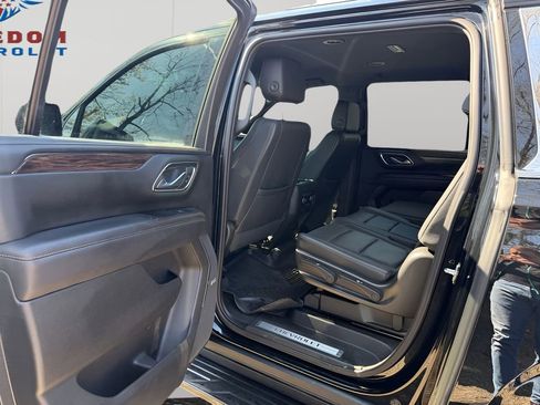 Used 2023 Chevrolet Suburban LT image 30