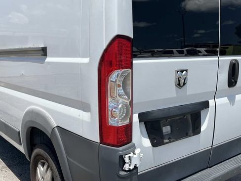 Used 2018 RAM ProMaster 2500 w/ Premium Appearance Group FWD image 11