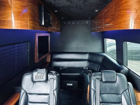 Used 2014 Mercedes-Benz Sprinter 2500 image 35
