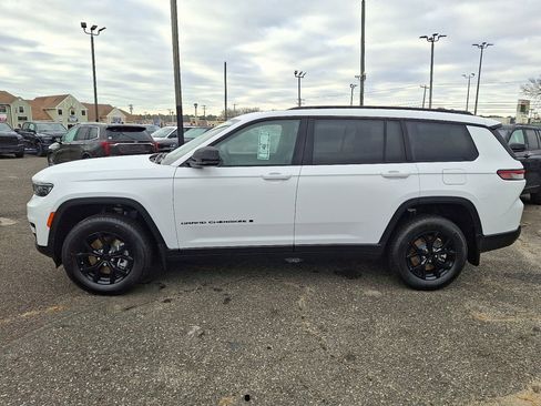 New 2025 Jeep Grand Cherokee L Altitude AWD/4WD image 8
