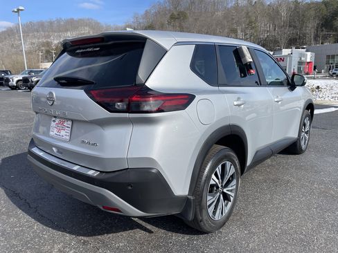 Used 2023 Nissan Rogue SV image 2