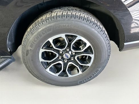 Used 2024 Ford Expedition XLT image 11