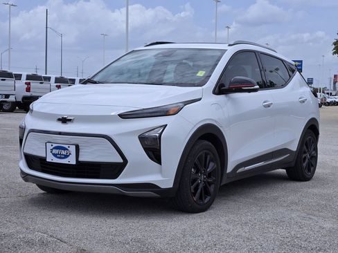 Used 2023 Chevrolet Bolt EUV Premier w/ Sun & Sound Package FWD image 3