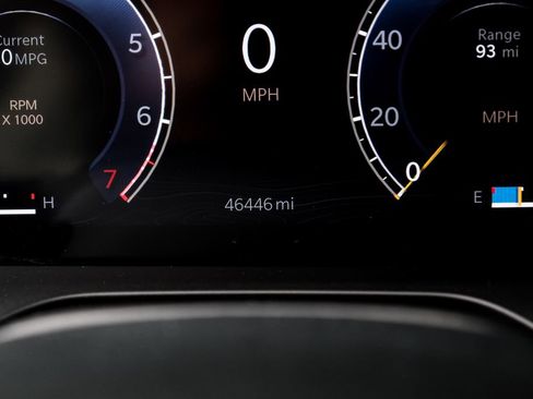 Used 2022 Jeep Grand Cherokee L Limited w/ Black Appearance Package RWD image 3