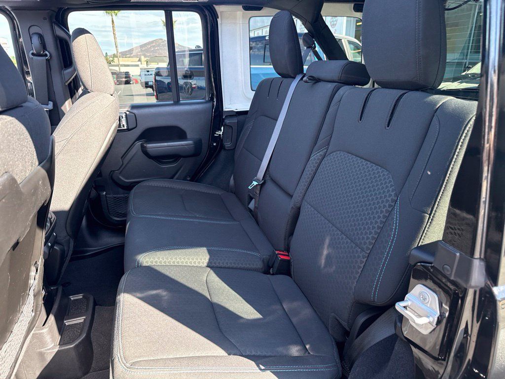 Certified 2025 Jeep Wrangler Unlimited Rubicon 4xe w/ Convenience Group AWD/4WD image 17