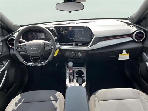 Used 2025 Chevrolet Trax RS w/ Driver Confidence Package FWD image 18