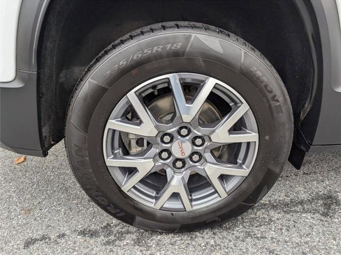 Used 2023 GMC Acadia SLT image 9