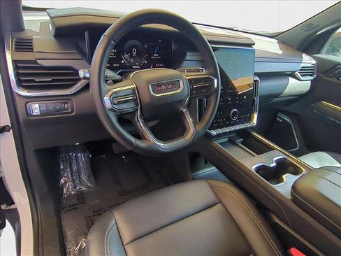 Used 2024 GMC Acadia Elevation image 10