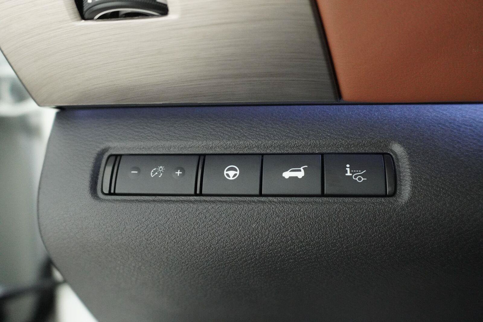 Used 2024 Nissan Pathfinder Platinum w/ Cargo Package FWD image 16