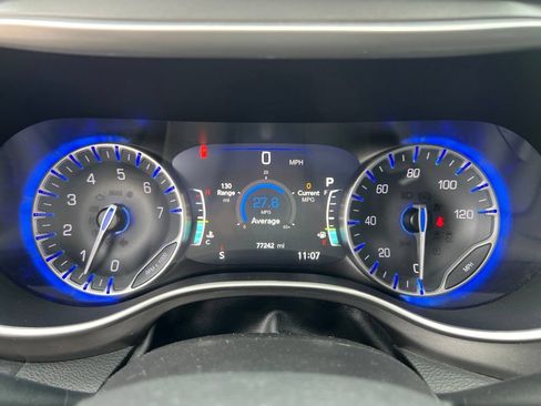Used 2023 Chrysler Pacifica Touring-L FWD image 26
