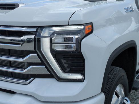 Certified 2025 Chevrolet Silverado 3500 High Country w/ Technology Package AWD/4WD image 6