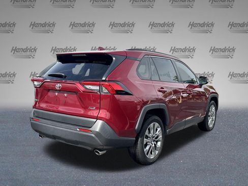 Used 2020 Toyota RAV4 XLE Premium FWD image 9
