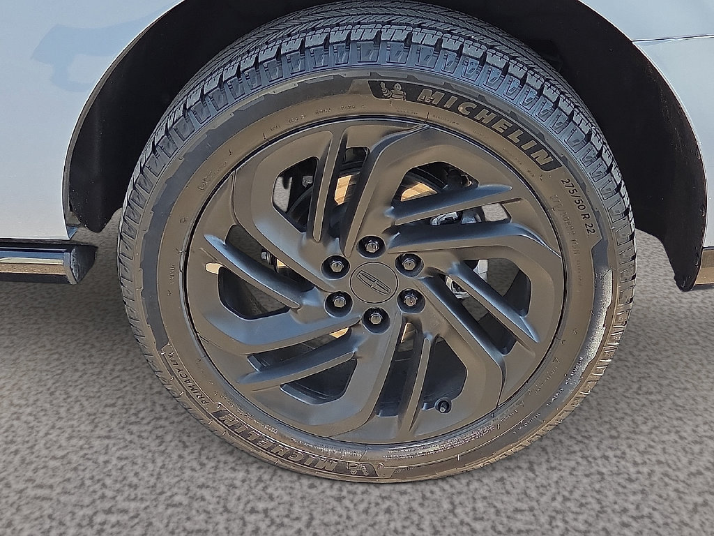 Used 2025 Lincoln Navigator Reserve AWD/4WD image 8
