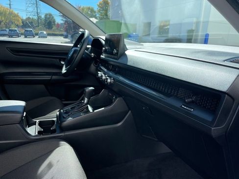 Used 2023 Honda CR-V LX image 32