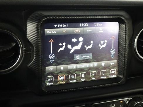 Used 2022 Jeep Wrangler Unlimited Sahara w/ Cold Weather Group AWD/4WD image 28