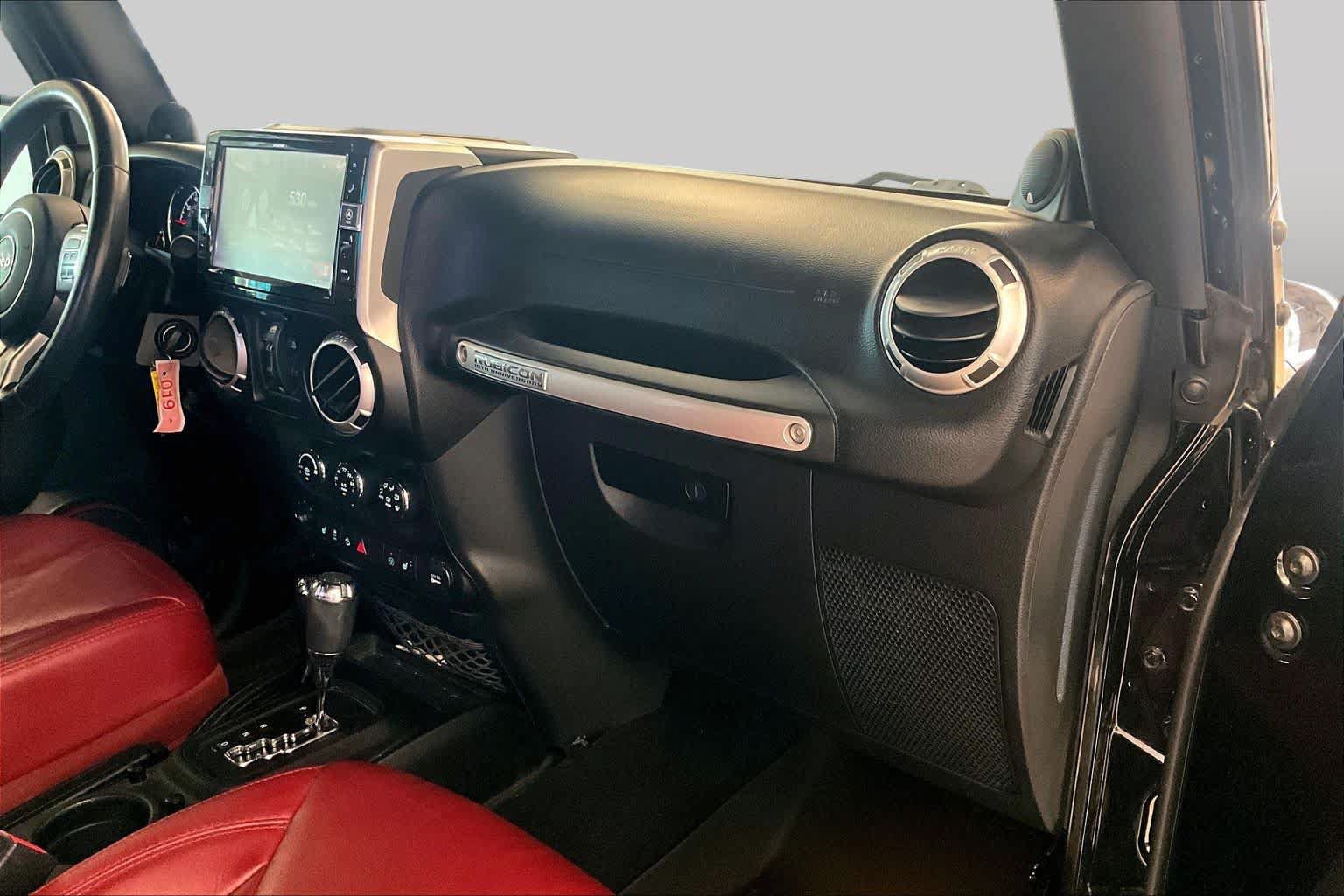 Used 2013 Jeep Wrangler Unlimited Rubicon AWD/4WD image 16