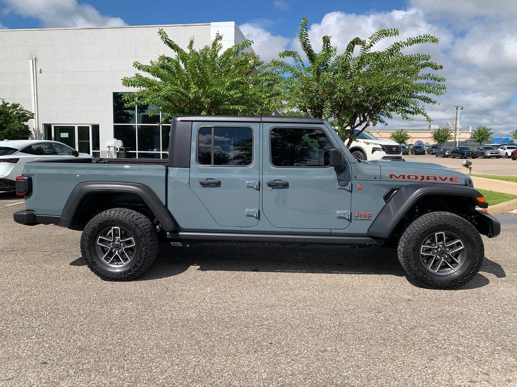 Used 2024 Jeep Gladiator Mojave w/ Convenience Group AWD/4WD image 2