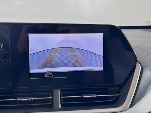 Used 2025 Chevrolet Trax LS FWD image 21