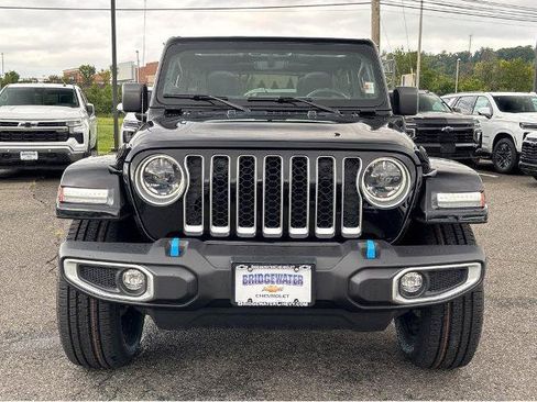 Used 2023 Jeep Wrangler Unlimited Sahara w/ Cold Weather Group AWD/4WD image 27