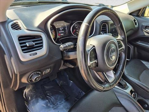 Used 2019 Jeep Compass Latitude w/ Cold Weather Group AWD/4WD image 10