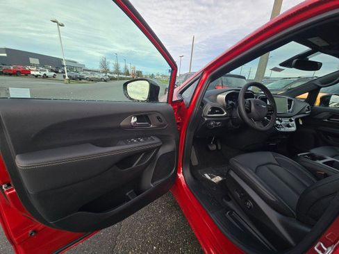 New 2026 Chrysler Pacifica Select image 22