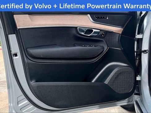 Certified 2025 Volvo XC90 B6 Plus image 24