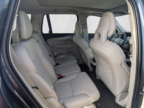 Used 2021 Volvo XC90 T5 Momentum w/ Climate Package FWD image 6