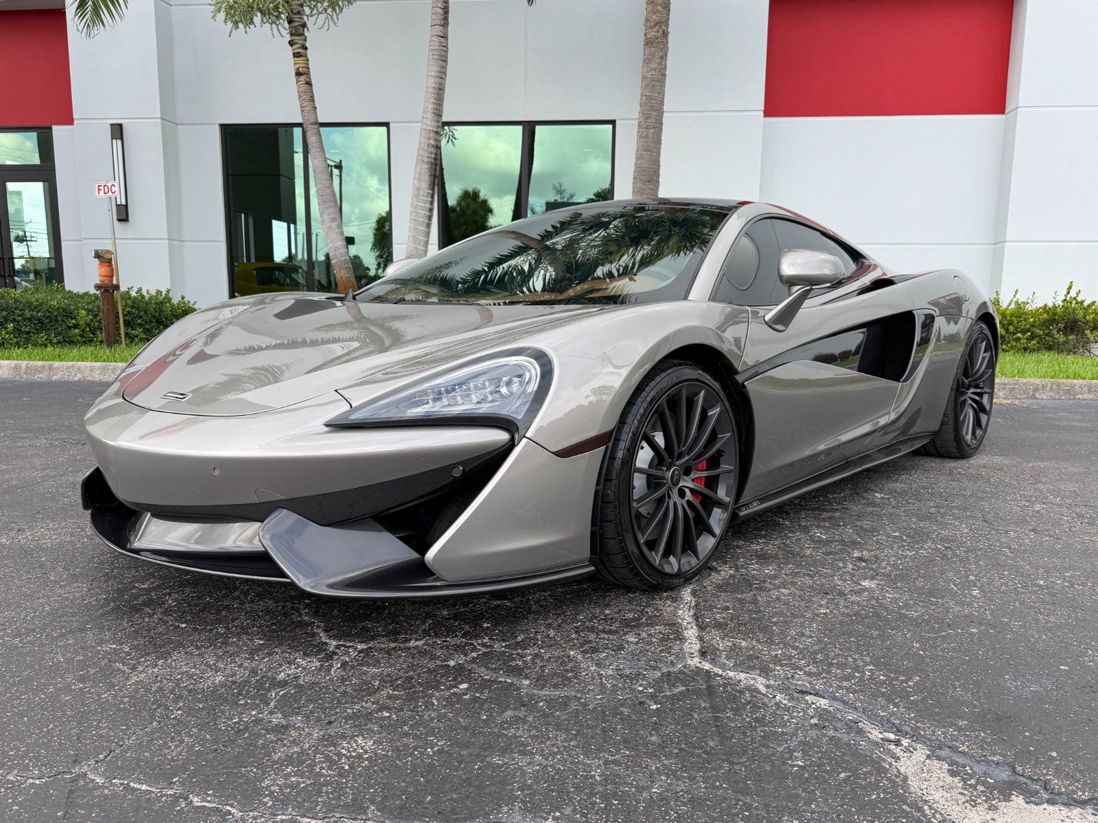 Used 2017 McLaren 570GT RWD image 11