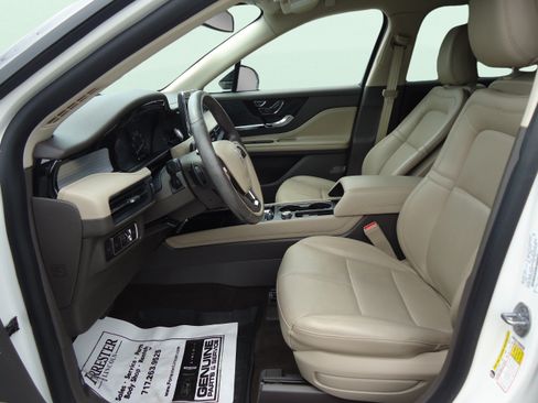 Used 2022 Lincoln Corsair AWD w/ Equipment Group 101A image 23