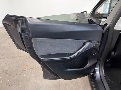 Used 2023 Tesla Model Y Performance AWD/4WD image 16