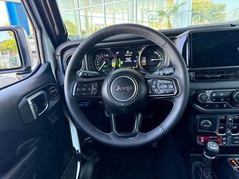 Used 2025 Jeep Wrangler Unlimited Rubicon 4xe w/ Safety Group AWD/4WD image 14