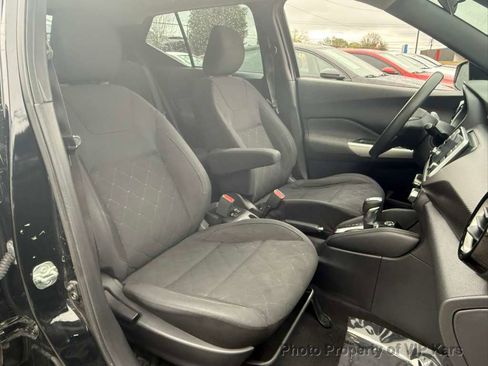 Used 2019 Nissan Kicks SV image 16