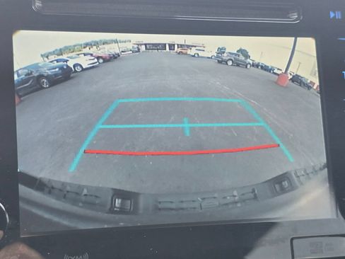 Used 2018 Toyota Tacoma TRD Off-Road AWD/4WD image 31