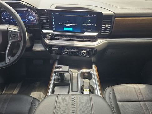 Certified 2025 Chevrolet Silverado 1500 High Country AWD/4WD image 13