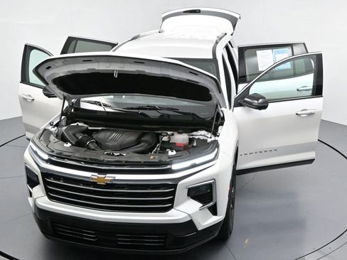 Used 2025 Chevrolet Traverse High Country FWD image 48