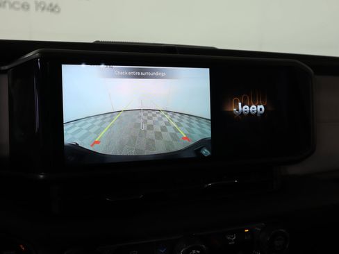 Used 2025 Jeep Gladiator Sport AWD/4WD image 6