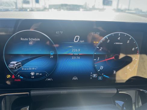 Used 2023 Mercedes-Benz GLA 250 4MATIC w/ Premium Package image 22