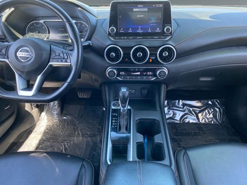 Used 2022 Nissan Sentra SR w/ SR Premium Package FWD image 11