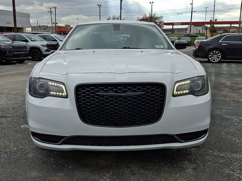 Used 2023 Chrysler 300 Touring w/ Sport Appearance Package image 3