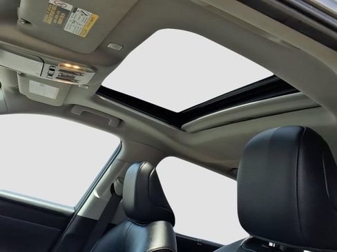 Certified 2024 Toyota Highlander XLE FWD image 11