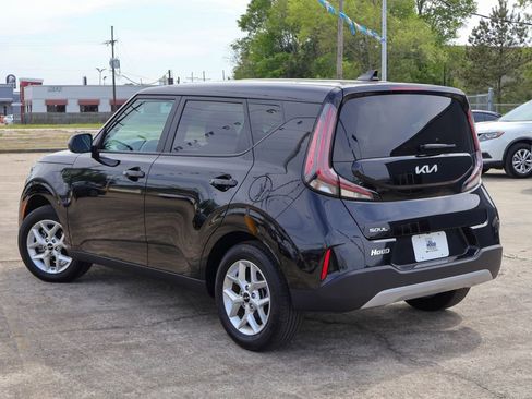 Used 2025 Kia Soul LX image 2