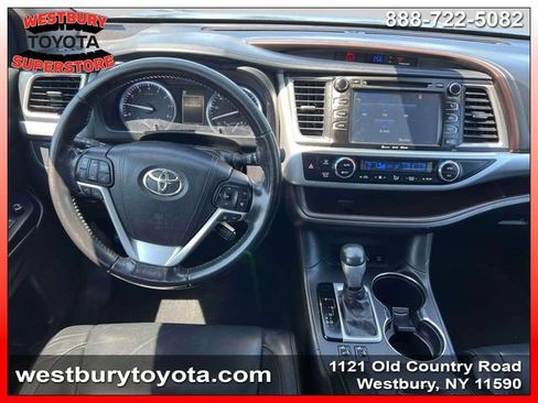 Used 2017 Toyota Highlander XLE AWD/4WD image 16