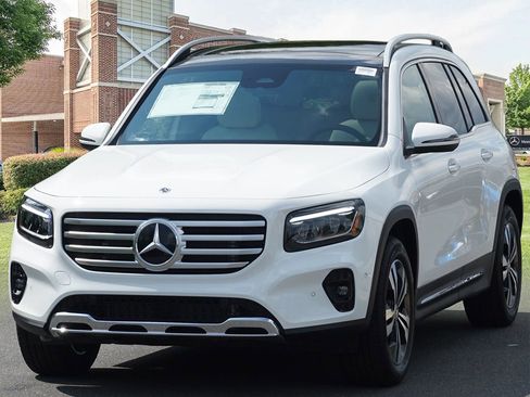 New 2025 Mercedes-Benz GLB 250 4MATIC image 4