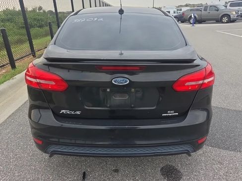 Used 2015 Ford Focus SE w/ SE Sport Package FWD image 3