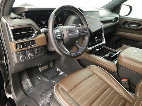 Used 2025 GMC Yukon Denali Ultimate AWD/4WD image 15