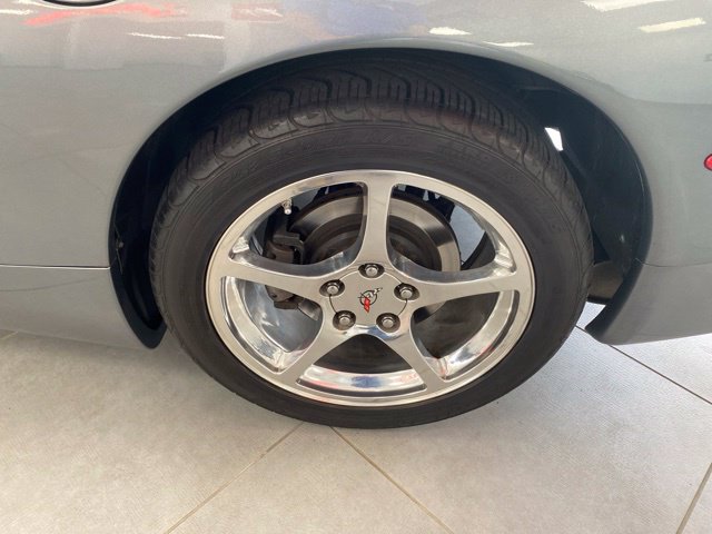 Used 2004 Chevrolet Corvette Convertible w/ Preferred Equipment Group RWD image 11
