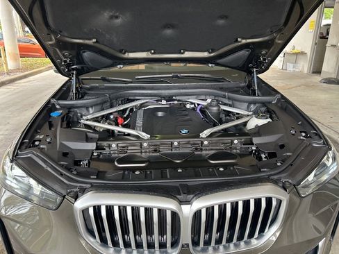 Used 2024 BMW X5 sDrive40i w/ Parking Assistance Package image 12