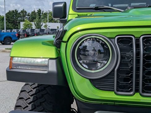 Used 2025 Jeep Gladiator Rubicon w/ Convenience Group AWD/4WD image 10