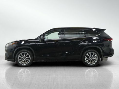 Used 2024 Toyota Highlander Limited AWD/4WD image 2
